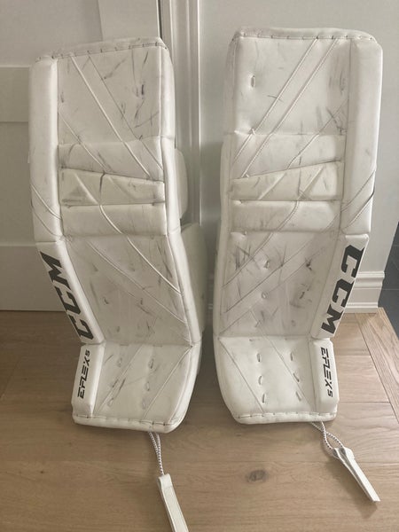 33"  CCM Eflex 5 Goalie Leg Pads  (Used)