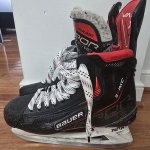 2023 Bauer Vapor 3X Pro Hockey Skates Regular Width 7.5 (Used)
