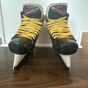 Bauer Vapor X2.9 Hockey Goalie Skates Extra Wide Width  Size 4.5 (Used)