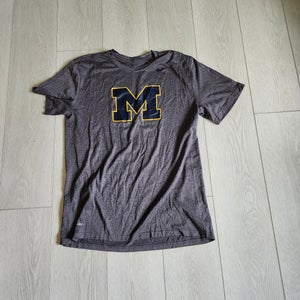 Michigan Hockey 2 pack of shirts. (L)