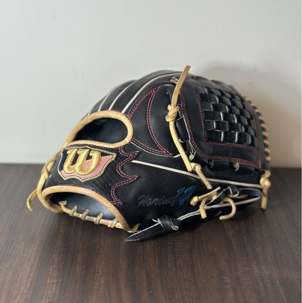 Rare custom Japanese Wilson staff 11.75 pitcher baseball glove