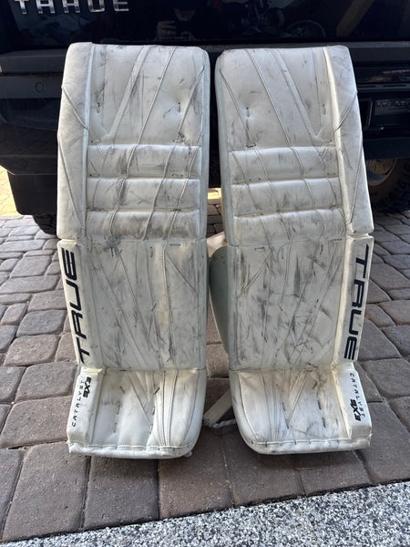 34"  2023 True Catalyst 9X3 Goalie Leg Pads  (Used)