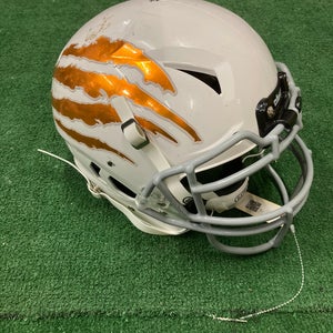 Youth Medium Schutt Vengeance A11 Helmet (Used)