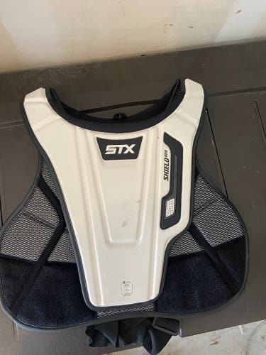 Medium STX Shield 600 (Used)