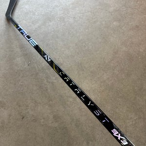 80 Flex P28 Senior True catalyst 9x3 Right Handed Hockey Stick Pro Stock NHL (New)