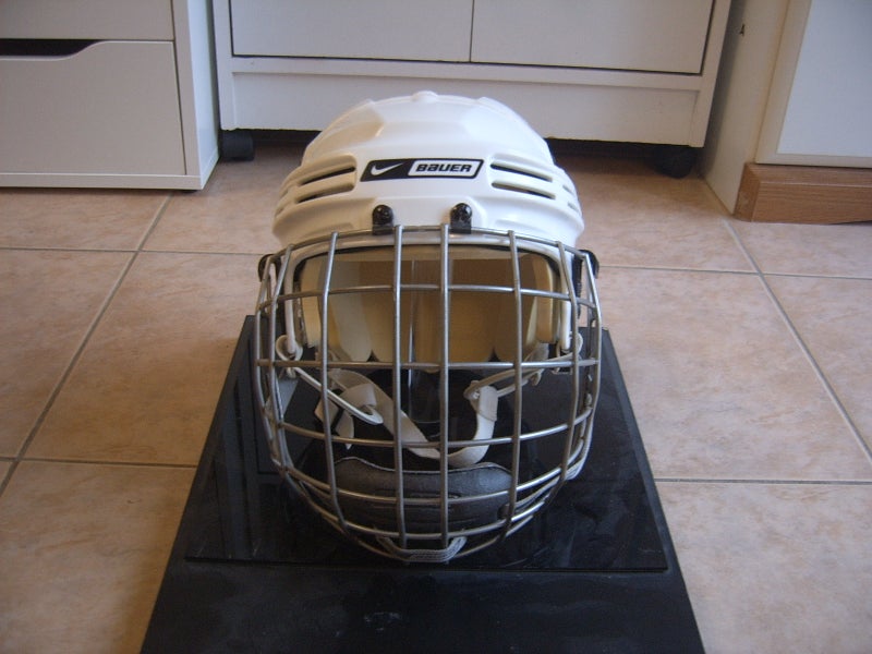 Excellent Condition Nike Bauer NBH4500 Hockey Helmet sz Senior Medium White w/Cage