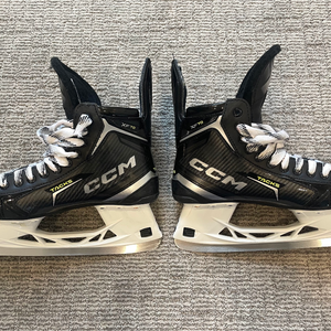 CCM Tacks XF 70 Hockey Skates Regular Width 8.5 (Used)