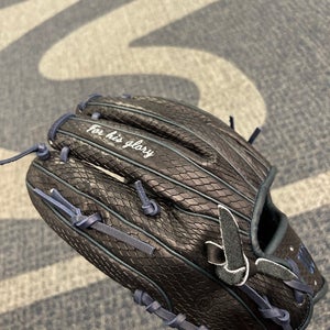 2025 Wilson Right Hand Throw Infield A2000 Baseball Glove 11.75" (New)