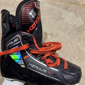 True HZRDUS 7X Hockey Skates Regular Width Size 1.5 (Used)