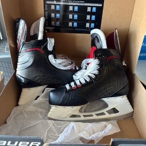 Bauer Vapor X700 Hockey Skates Regular Width   9 (New)