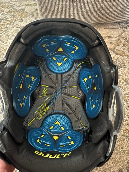 Youth Bauer Re-Akt 150 Helmet  (Used)