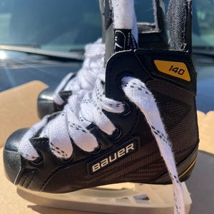 Bauer Supreme 140 Hockey Skates Regular Width  7 (New)