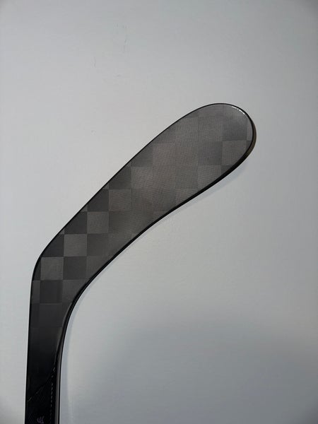 Senior Warrior Super Novium Right Handed Hockey Stick P28  (New)
