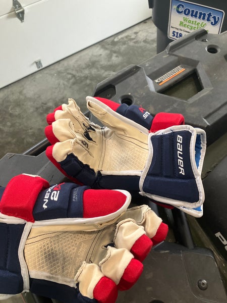 Men’s hockey gloves