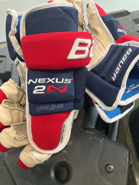 Men’s hockey gloves