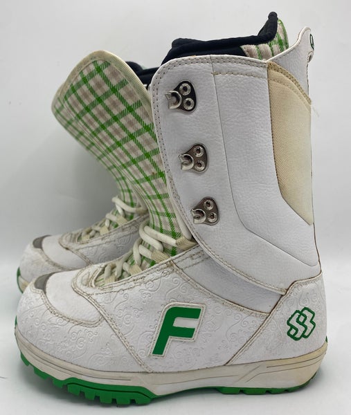 Women’s 7.5 Forum Destroyer Snowboard Boots Green Plaid