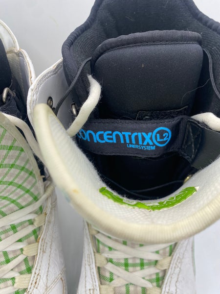 Women’s 7.5 Forum Destroyer Snowboard Boots Green Plaid