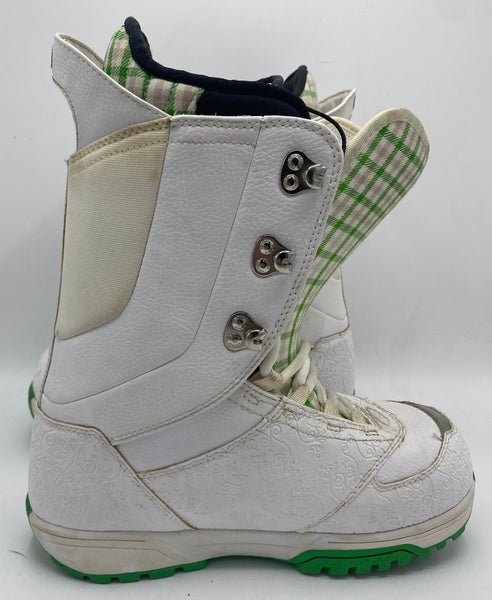 Women’s 7.5 Forum Destroyer Snowboard Boots Green Plaid