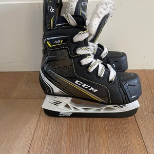 CCM AS-V Hockey Skates Regular Width  9 (Used)