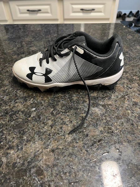 White Kid's Size M 3.0 (W 4.0) Youth Under Armour Low Top (Used)