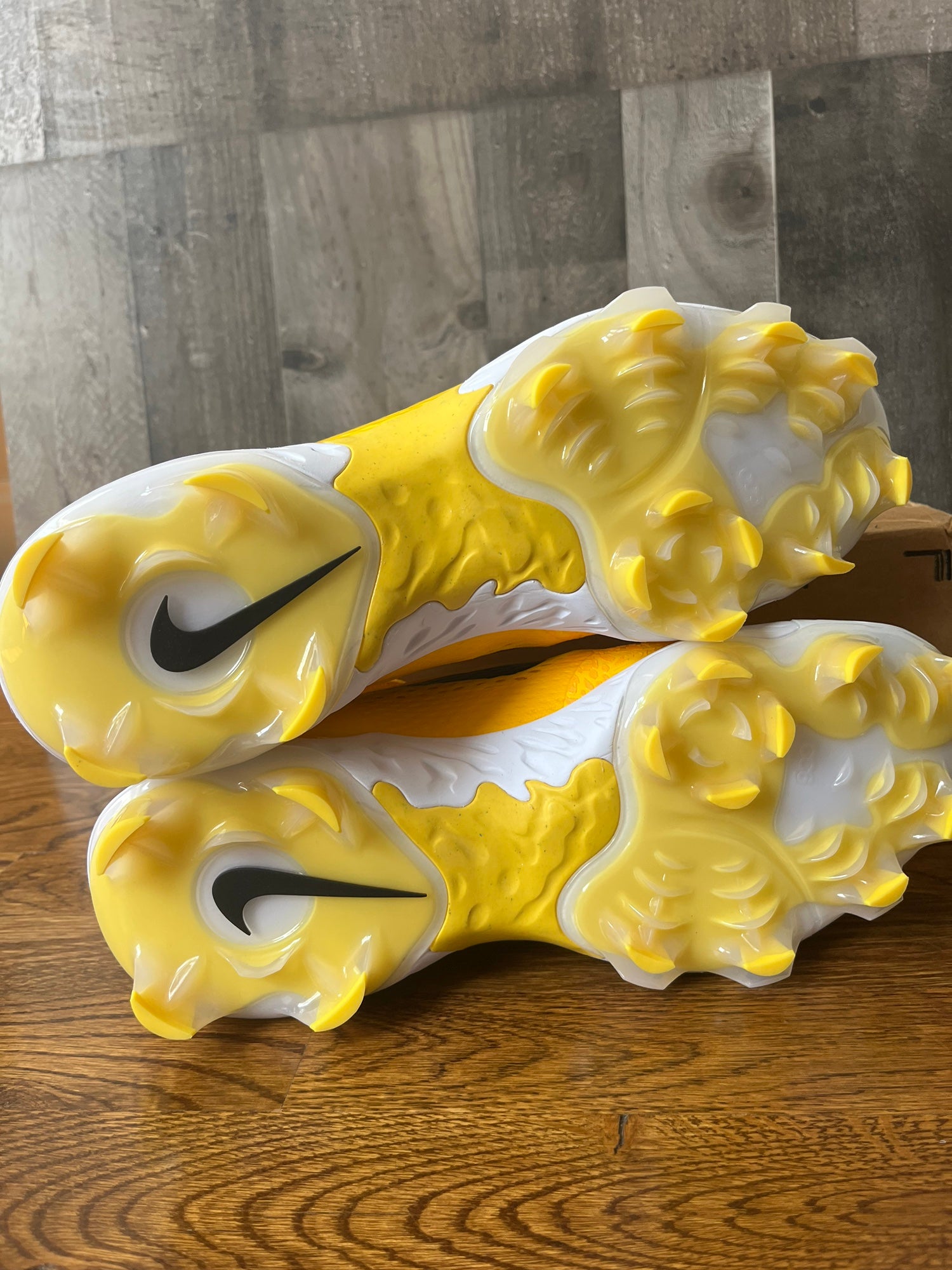 Nike Alpha Huarache Elite 4 Low MCS Yellow Baseball Cleats 