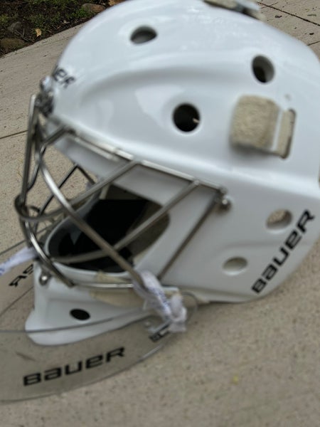 Intermediate Bauer 940 Goalie Mask (Used)