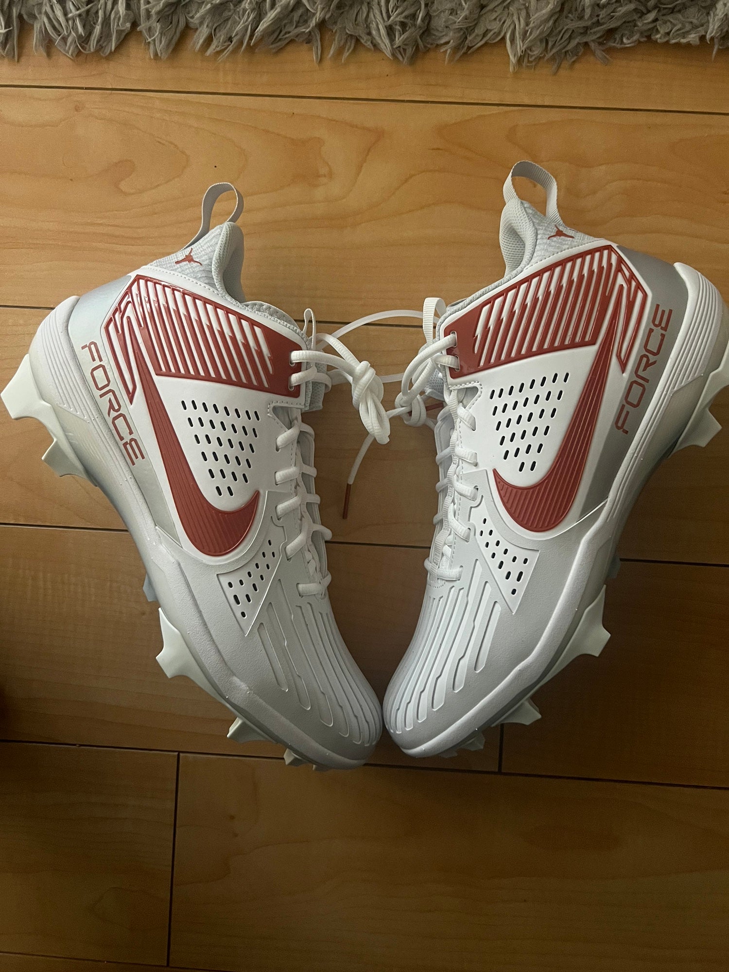 football cleats for defensive lineman