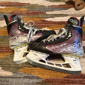 Bauer Vapor Hyperlite Hockey Skates  7 (Used)