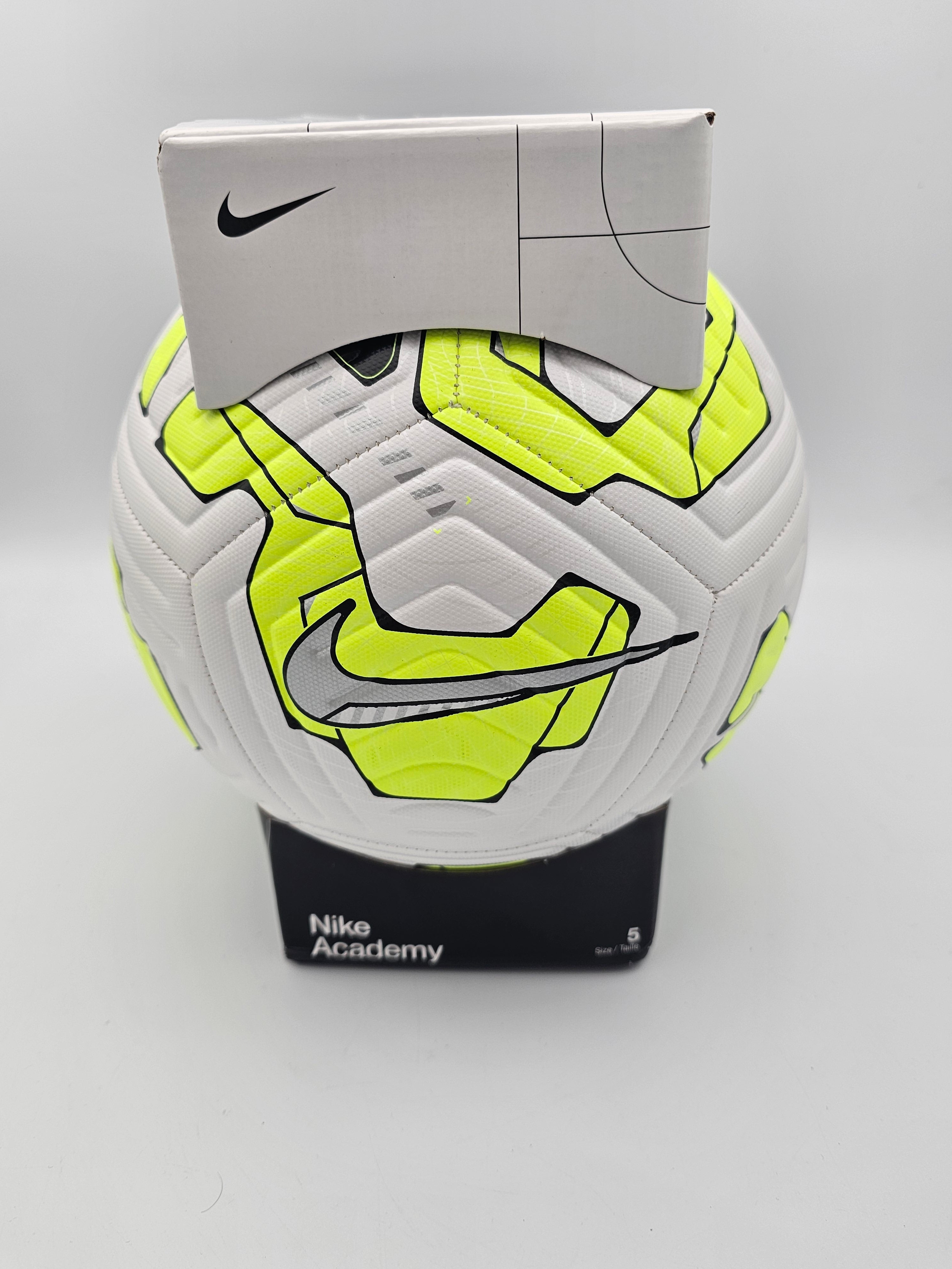 サッカーボール NIKE Flight Soccer Ball Nike Flight Soccer Ball. Nike.com