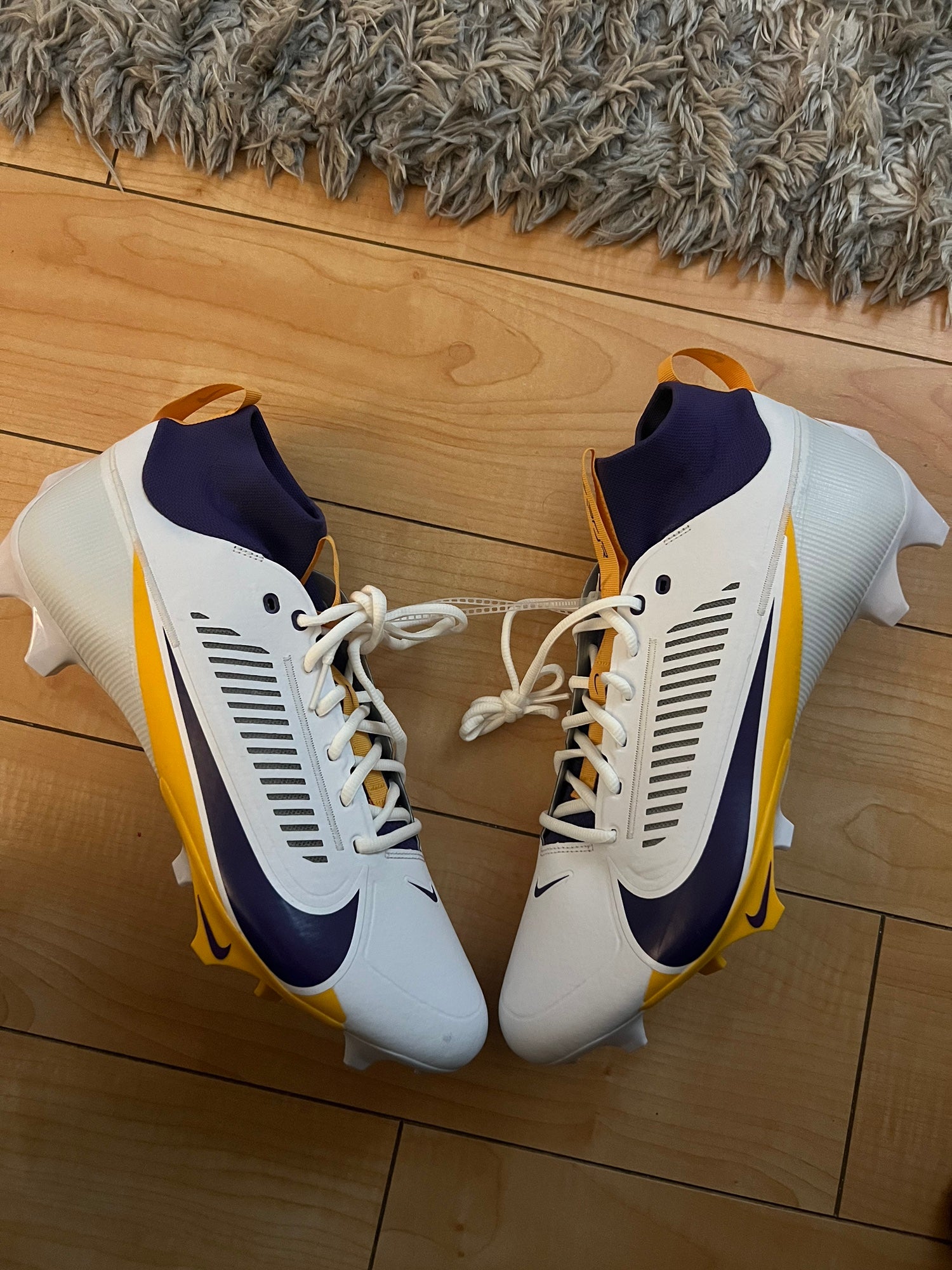 Nike Vapor Edge 360 Pro LSU Tigers PE Football Cleats Mens  display picture 2