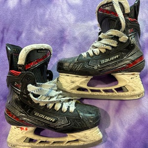 Junior Bauer Vapor 2X Hockey Skates Regular Width Size 2 (Used)