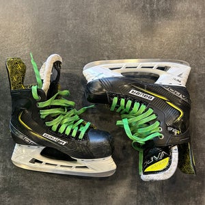 Senior Bauer Vapor X3.6 Hockey Skates Regular Width Size 6 (Used)