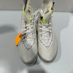 Under Armour (Used) Size M 11.0 (W 12.0) White Adult