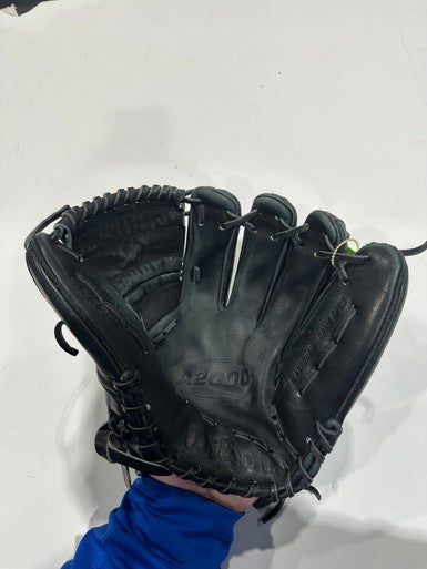 Wilson (Used) Right Hand Throw 11.75" Baseball Glove
