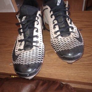 White Men's Size M 10.0 (W 11.0) Adult Nike Low Top Metal (Used)