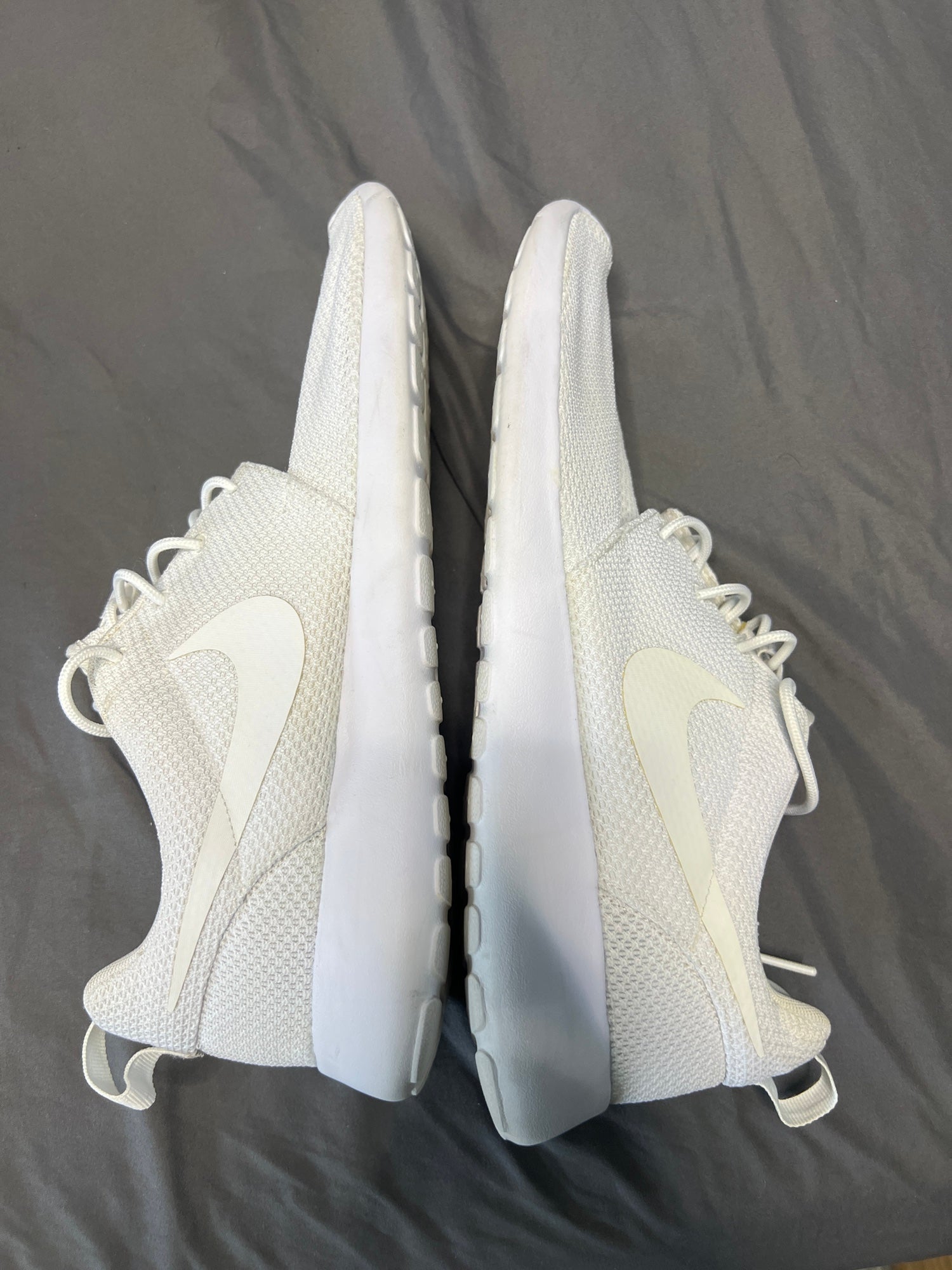 mens white nike roshe