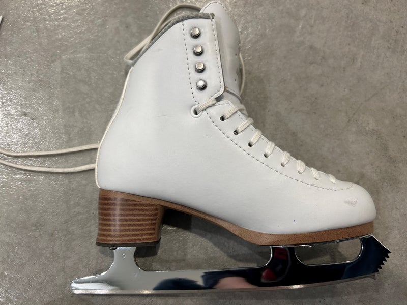 Jackson Ultima Figure Skates B Adult 5 (Used)