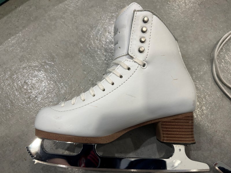 Jackson Ultima Figure Skates B Adult 5 (Used)