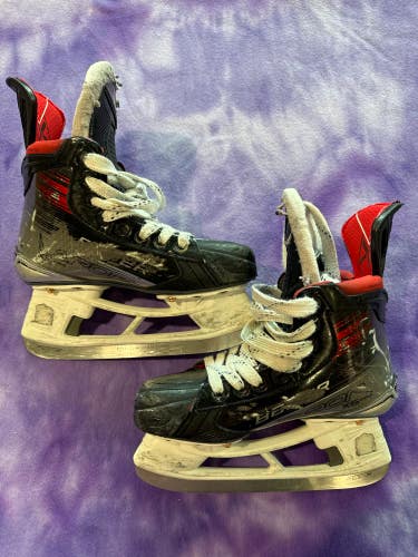 Bauer Vapor X5 Pro Hockey Skates Regular Width Size 2.5 (Used)