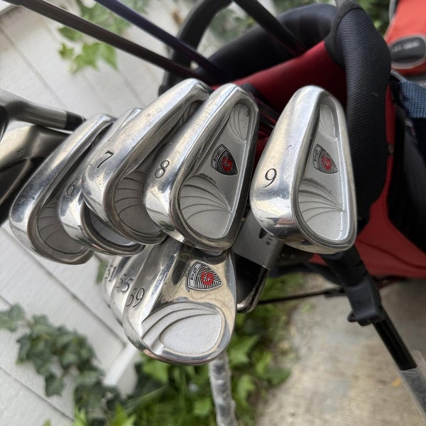 GolfSmith Mens Right Handed Golf Club Complete Set With Adidas Golf Stand Bag