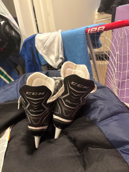 CCM Tacks 9350 Hockey Skates Regular Width 11 (Used)