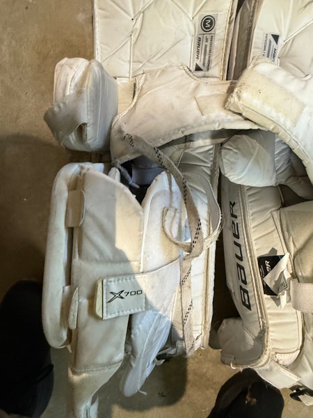 Medium Bauer Vapor Goalie Leg Pads (Used)