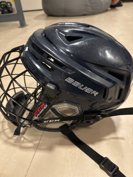 Medium Bauer Re-Akt 150 Helmet (Used)