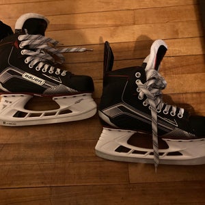 2015 Bauer Vapor X500  Hockey Skates Regular Width Pro Stock 7.5 (New)