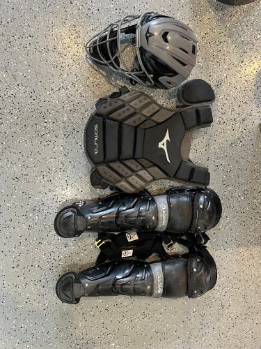 All Star/Mizuno Youth Catcher's Set (Used)