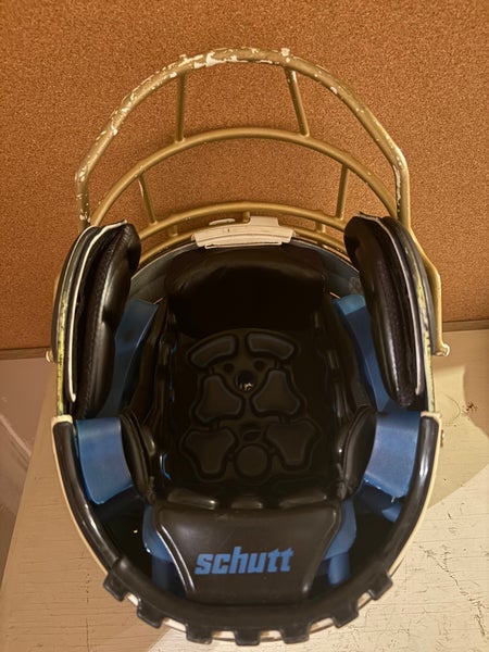 Adult Medium Schutt F7 Helmet (Used)