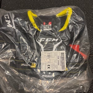 Youth Medium CCM Tacks 9550 (New)