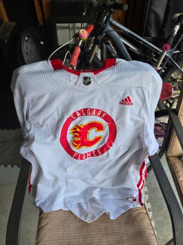 White Calgary Flames 58G Adidas Jersey (Used)