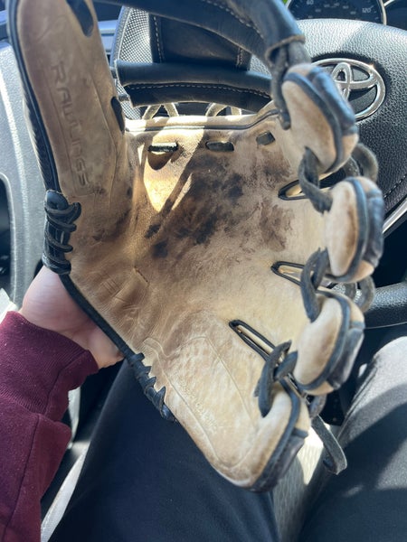 Rawlings Right Hand Throw Baseball Glove 11.5" (Used)
