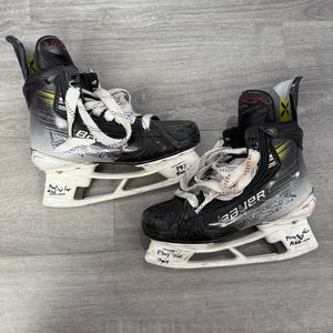 Used Bauer Vapor Hyperlite 2 Hockey Skates Size 4.5